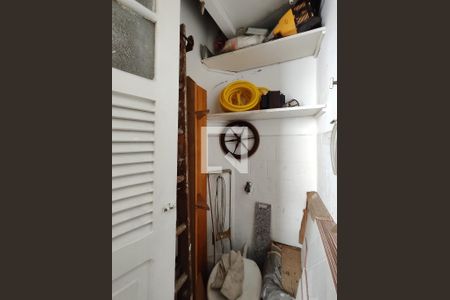 Apartamento à venda com 107m², 2 quartos e sem vagaBanheiro de serviço