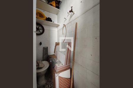 Apartamento à venda com 107m², 2 quartos e sem vagaBanheiro de serviço