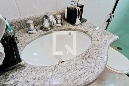 Casa à venda com 157m², 4 quartos e 4 vagas Casa à venda com 157m², 4 quartos e 4 vagasBanheiro da Suíte 2