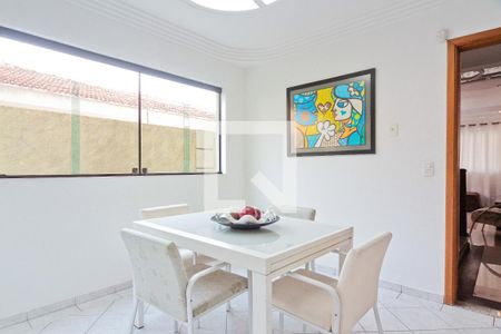 Casa à venda com 157m², 4 quartos e 4 vagas Casa à venda com 157m², 4 quartos e 4 vagasCozinha