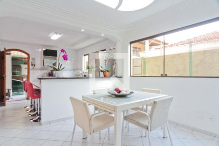 Casa à venda com 157m², 4 quartos e 4 vagas Casa à venda com 157m², 4 quartos e 4 vagasCozinha