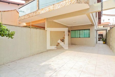 Casa à venda com 157m², 4 quartos e 4 vagas Casa à venda com 157m², 4 quartos e 4 vagasÁrea externa