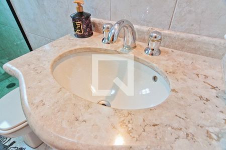 Casa à venda com 157m², 4 quartos e 4 vagas Casa à venda com 157m², 4 quartos e 4 vagasBanheiro da Suíte 1