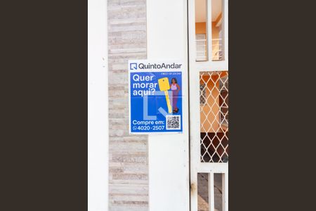 Casa à venda com 240m², 4 quartos e 4 vagas Casa à venda com 240m², 4 quartos e 4 vagasPlaca de Anuncio