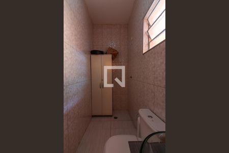 Casa à venda com 240m², 4 quartos e 4 vagas Casa à venda com 240m², 4 quartos e 4 vagasBanheiro de Serviço