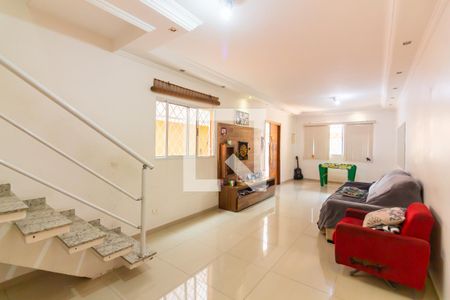 Casa à venda com 240m², 4 quartos e 4 vagas Casa à venda com 240m², 4 quartos e 4 vagasSala