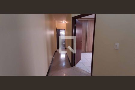 Casa à venda com 360m², 4 quartos e 5 vagasCorredor