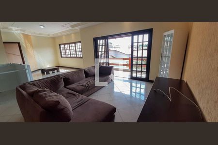 Sala de TV de casa para alugar com 4 quartos, 360m² em City Bussocaba, Osasco