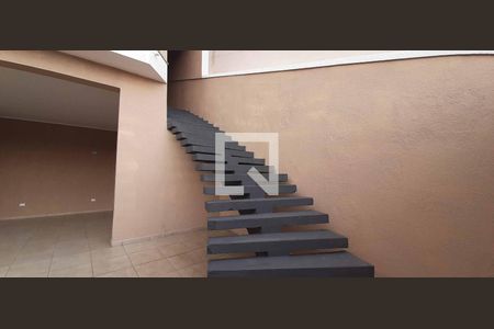 Casa à venda com 360m², 4 quartos e 5 vagasEscada externa