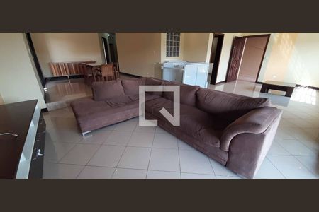 Sala de TV de casa para alugar com 4 quartos, 360m² em City Bussocaba, Osasco