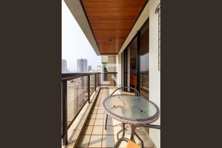 Apartamento para alugar com 120m², 3 quartos e 2 vagas Apartamento para alugar com 120m², 3 quartos e 2 vagasSala - Varanda