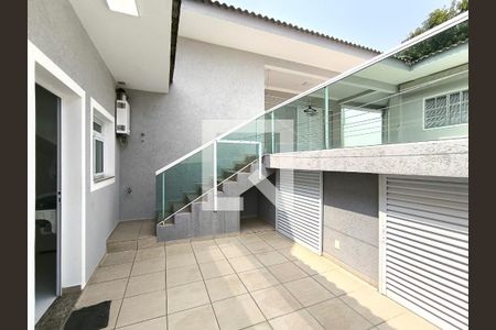 Casa de condomínio à venda com 452m², 3 quartos e 4 vagas Casa de condomínio à venda com 452m², 3 quartos e 4 vagasÁrea comum