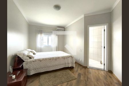 Casa de condomínio à venda com 452m², 3 quartos e 4 vagas Casa de condomínio à venda com 452m², 3 quartos e 4 vagasSuíte 2