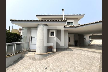 Casa de condomínio à venda com 452m², 3 quartos e 4 vagas Casa de condomínio à venda com 452m², 3 quartos e 4 vagasÁrea comum