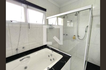 Casa de condomínio à venda com 452m², 3 quartos e 4 vagas Casa de condomínio à venda com 452m², 3 quartos e 4 vagasBanheiro