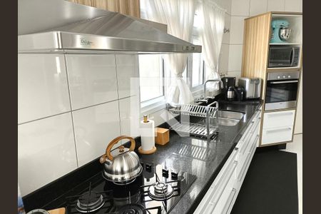 Casa de condomínio à venda com 452m², 3 quartos e 4 vagas Casa de condomínio à venda com 452m², 3 quartos e 4 vagasCozinha