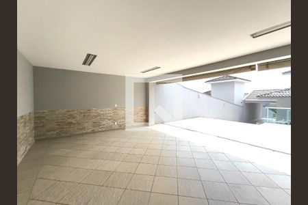 Casa de condomínio à venda com 452m², 3 quartos e 4 vagas Casa de condomínio à venda com 452m², 3 quartos e 4 vagasÁrea comum