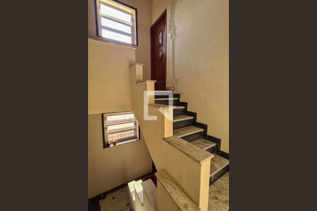 Apartamento à venda com 72m², 2 quartos e sem vaga Apartamento à venda com 72m², 2 quartos e sem vagaEscada