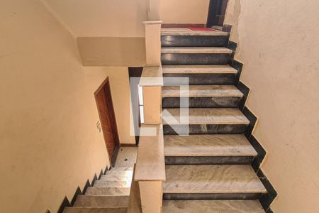 Apartamento à venda com 72m², 2 quartos e sem vaga Apartamento à venda com 72m², 2 quartos e sem vagaEscada