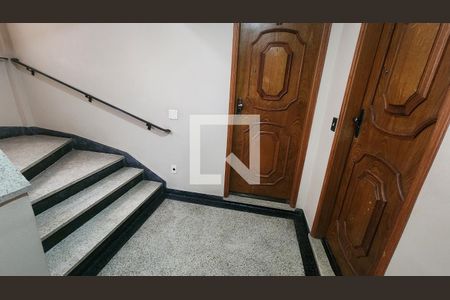 Apartamento para alugar com 166m², 4 quartos e 1 vagaEscada