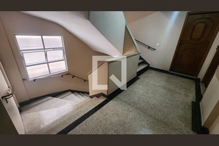 Apartamento para alugar com 166m², 4 quartos e 1 vagaEscada