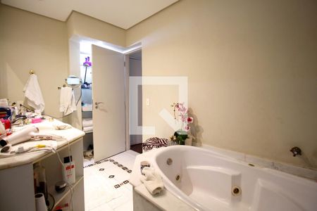 Apartamento à venda com 190m², 2 quartos e 2 vagasBanheiro da Suíte