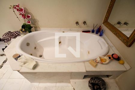 Apartamento à venda com 190m², 2 quartos e 2 vagasBanheiro da Suíte