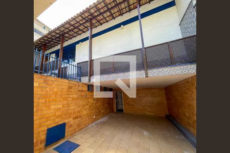 Casa à venda com 277m², 4 quartos e 4 vagas Casa à venda com 277m², 4 quartos e 4 vagasÁrea Externa