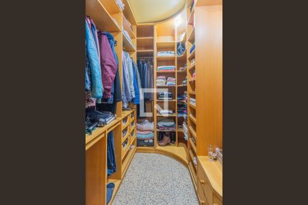 Casa à venda com 249m², 5 quartos e 3 vagasQuarto 5 - Suíte