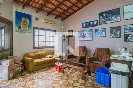 Casa à venda com 249m², 5 quartos e 3 vagasChurrasqueira