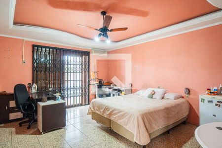 Casa à venda com 249m², 5 quartos e 3 vagasQuarto 5 - Suíte