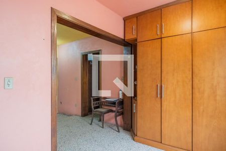 Casa à venda com 249m², 5 quartos e 3 vagasCorredor