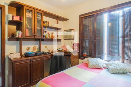 Casa à venda com 249m², 5 quartos e 3 vagasQuarto 2