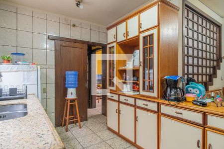 Casa à venda com 249m², 5 quartos e 3 vagasCozinha