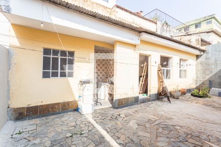 Casa à venda com 360m², 4 quartos e 2 vagas Casa à venda com 360m², 4 quartos e 2 vagasCasa dos Fundos