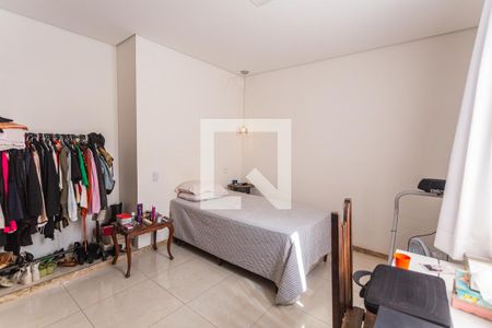 Casa à venda com 360m², 4 quartos e 2 vagas Casa à venda com 360m², 4 quartos e 2 vagasQuarto 3