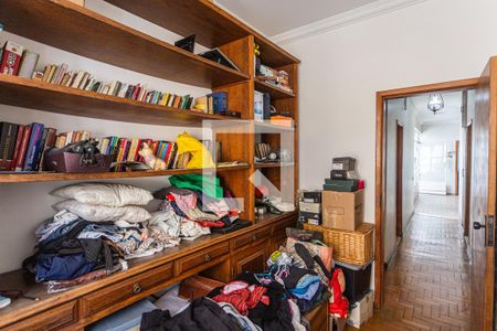 Casa à venda com 360m², 4 quartos e 2 vagas Casa à venda com 360m², 4 quartos e 2 vagasQuarto 1