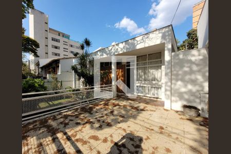 Casa à venda com 256m², 3 quartos e 2 vagasFachada