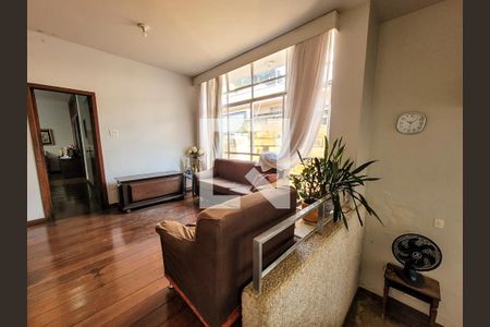 Casa à venda com 256m², 3 quartos e 2 vagasSala