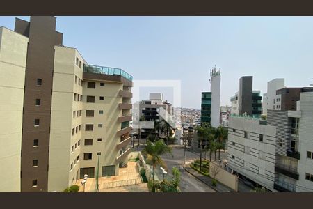 Apartamento à venda com 220m², 3 quartos e 2 vagasVista
