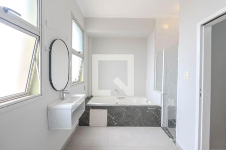 Apartamento à venda com 328m², 4 quartos e sem vagaBanheiro da Suíte 1