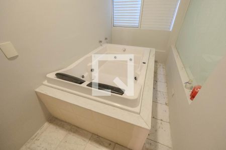 Apartamento à venda com 328m², 4 quartos e sem vagaBanheiro da Suíte 2