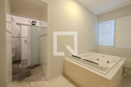 Apartamento à venda com 328m², 4 quartos e sem vagaBanheiro da Suíte 2