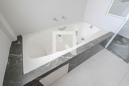 Apartamento à venda com 328m², 4 quartos e sem vagaBanheiro da Suíte 1