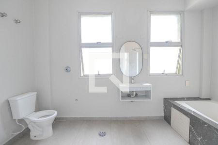 Apartamento à venda com 328m², 4 quartos e sem vagaBanheiro da Suíte 1