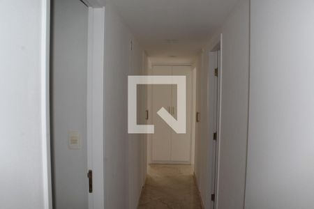 Apartamento à venda com 288m², 4 quartos e 4 vagasCorredor