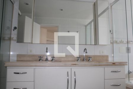 Apartamento à venda com 288m², 4 quartos e 4 vagasBanheiro da Suíte 2