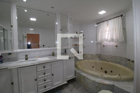 Apartamento à venda com 425m², 5 quartos e 7 vagasQuarto 3 - Banheiro