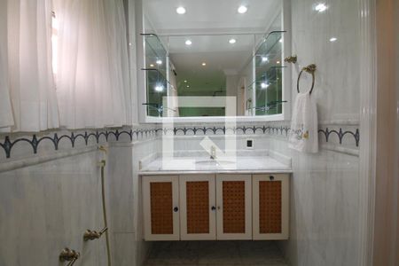 Apartamento à venda com 425m², 5 quartos e 7 vagasQuarto 2 - Banheiro