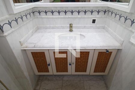 Apartamento à venda com 425m², 5 quartos e 7 vagasQuarto 2 - Banheiro